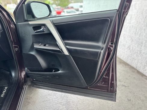 Used 2018 Toyota RAV4 XLE image 29