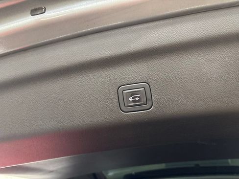 Used 2025 GMC Yukon Elevation w/ Technology Package AWD/4WD image 12