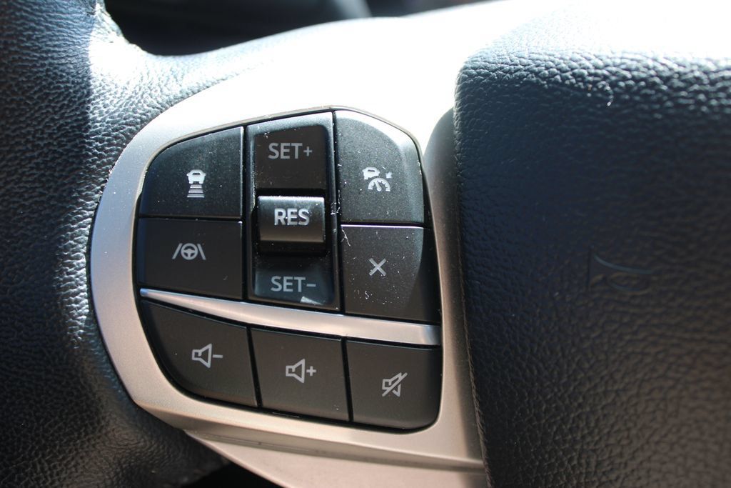 Used 2022 Ford Explorer Limited w/ Equipment Group 301A RWD image 40