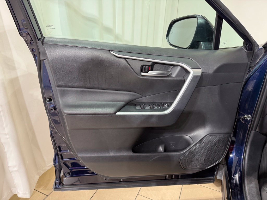 Certified 2025 Toyota RAV4 XLE AWD/4WD image 15