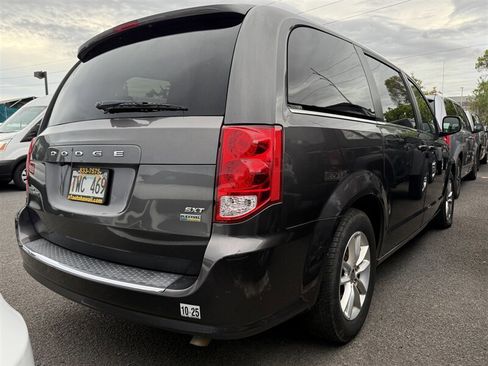 Used 2019 Dodge Grand Caravan SXT FWD image 3