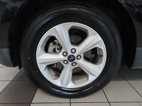 Used 2018 Ford Edge SE FWD image 17