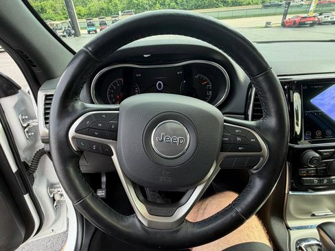 Used 2020 Jeep Grand Cherokee Altitude AWD/4WD image 17