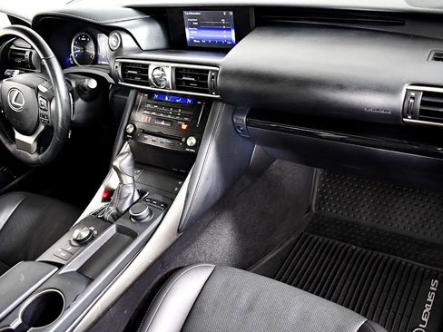 Used 2017 Lexus IS 300 AWD image 21