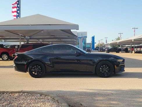 Used 2025 Ford Mustang Coupe RWD image 9