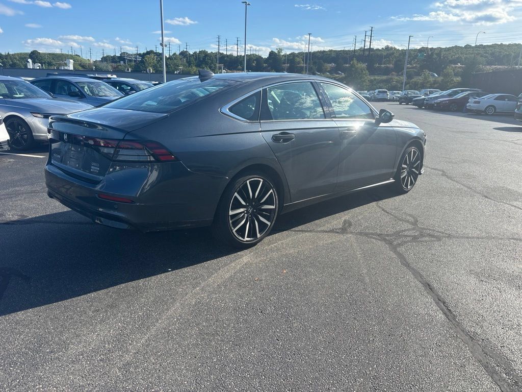 Used 2024 Honda Accord Touring image 4