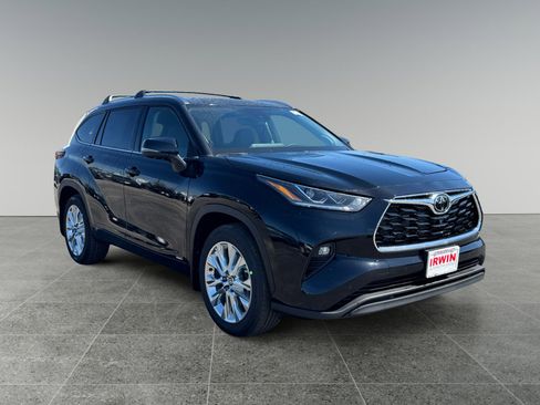 New 2026 Toyota Highlander Limited AWD/4WD image 8