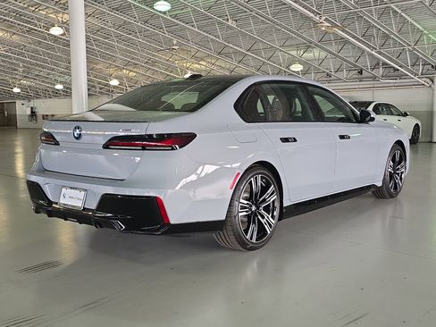 New 2026 BMW i7 xDrive60 w/ Executive Package image 5