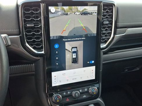 Used 2024 Ford Ranger Lariat w/ Trailer Tow Package image 18