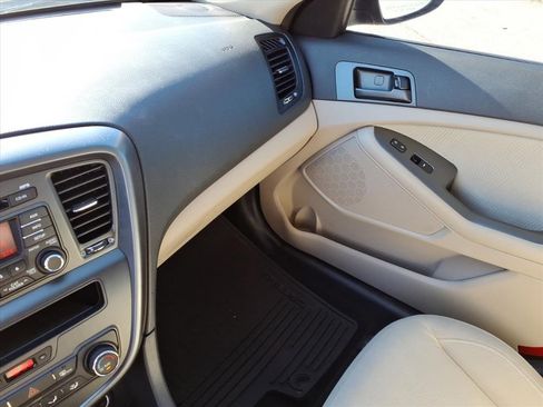 Used 2012 Kia Optima LX w/ Convenience Pkg image 17