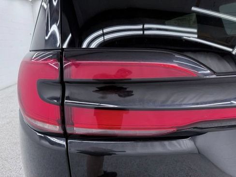 Used 2023 Chrysler Pacifica Touring-L FWD image 8