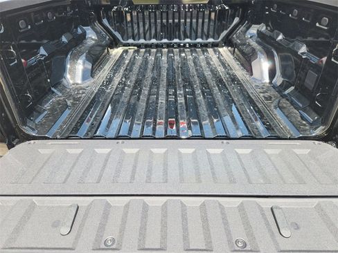 New 2025 Chevrolet Colorado W/T w/ WT Custom Package image 21