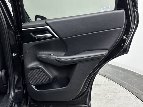 Used 2024 Mitsubishi Outlander SE Black Edition image 35