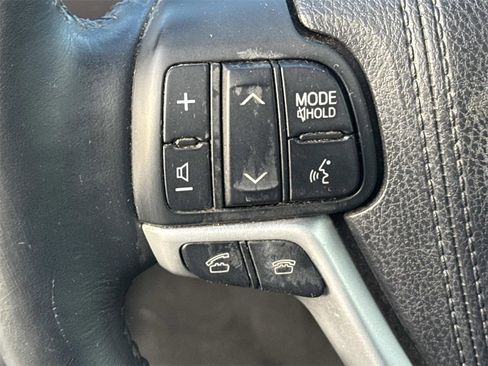 Used 2015 Toyota Highlander Limited image 25