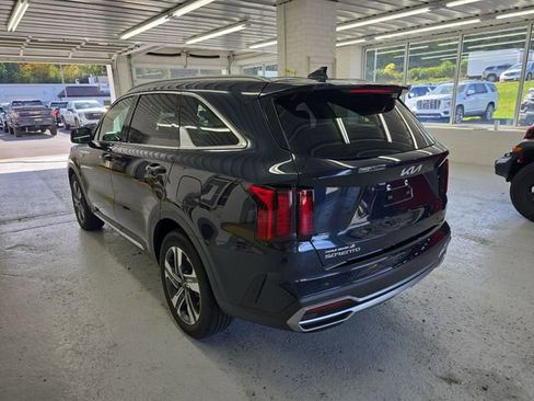 Certified 2023 Kia Sorento EX image 3