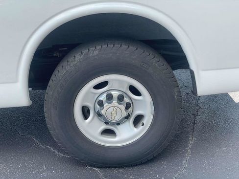 Used 2016 Chevrolet Express 2500 LT w/ LT Preferred Equipment Group RWD image 11