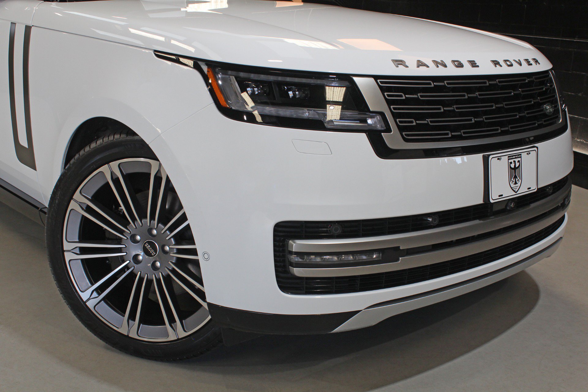 Used 2023 Land Rover Range Rover Long Wheelbase SE AWD/4WD image 9