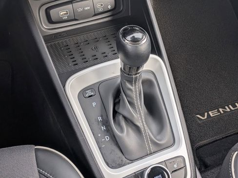 Used 2025 Hyundai Venue Limited FWD image 24