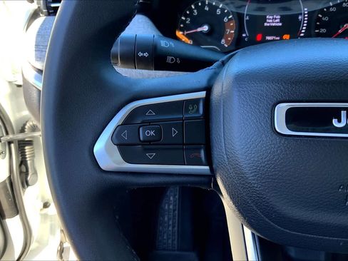 Certified 2022 Jeep Compass Latitude image 19