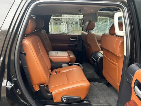 Used 2016 Toyota Sequoia Platinum image 17