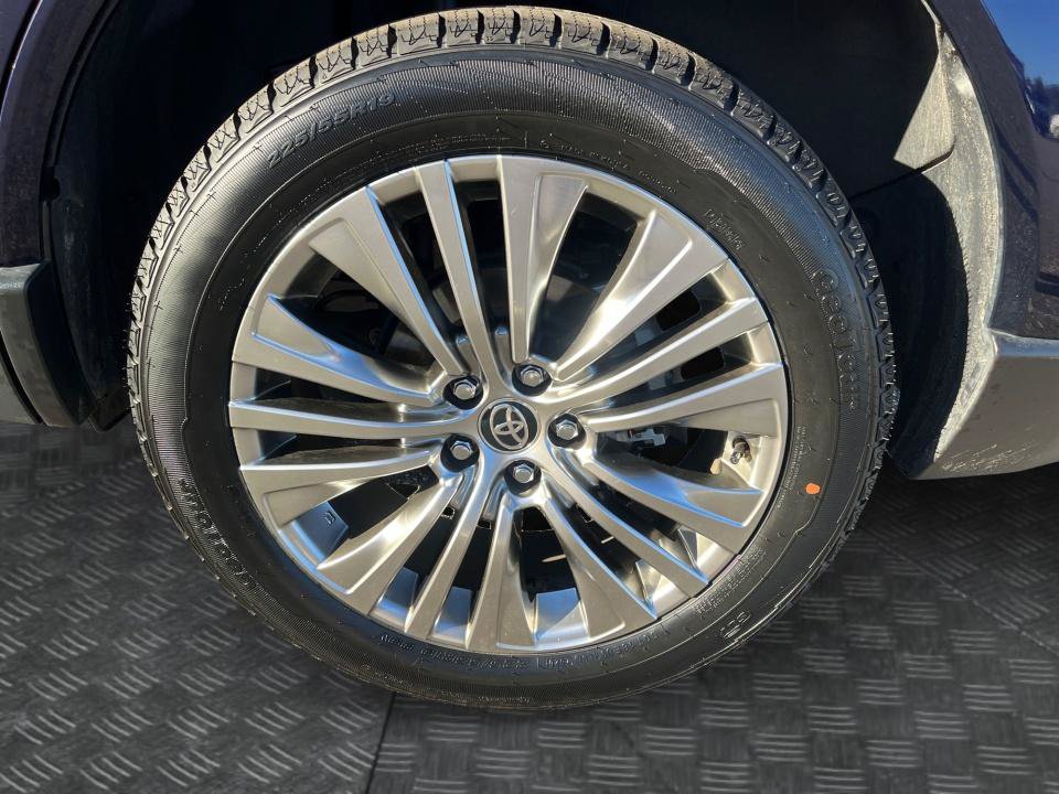 Used 2024 Toyota Venza XLE AWD/4WD image 21