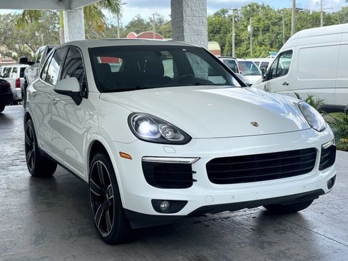 Used 2017 Porsche Cayenne Platinum Edition w/ Premium Package (PJV) image 11