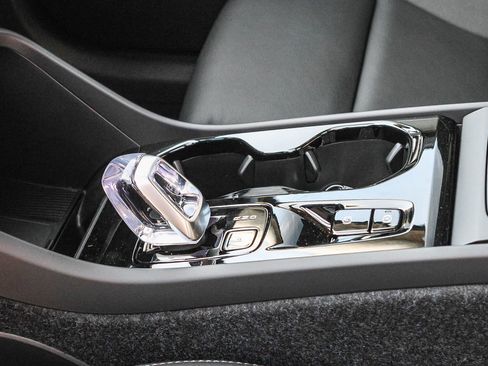 New 2026 Volvo XC40 B4 Plus w/ Climate Package image 27