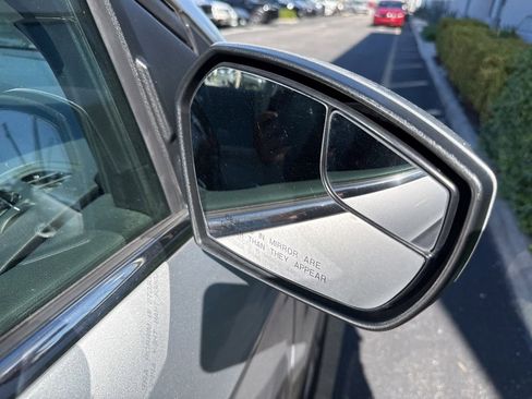 Used 2017 Ford Escape SE image 12