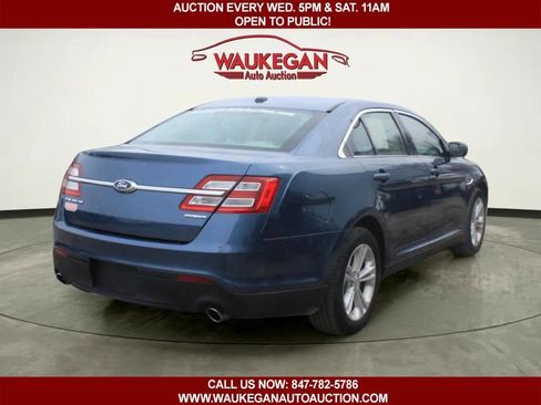 Used 2018 Ford Taurus SE image 3