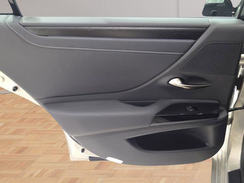 Used 2024 Lexus ES 350 Luxury image 11