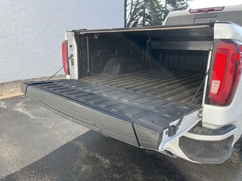 Used 2024 GMC Sierra 1500 AT4 w/ Technology Package image 8