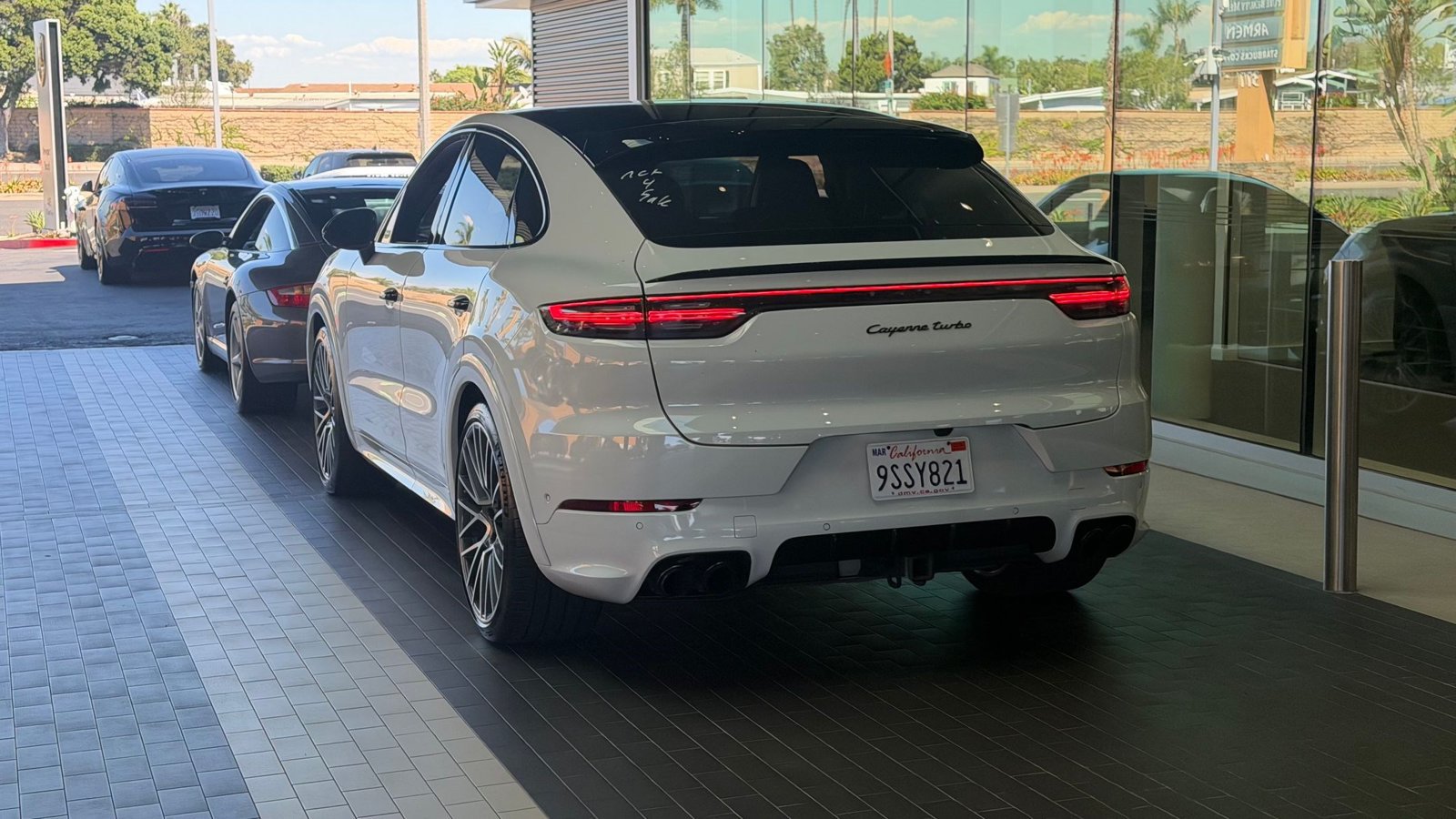 Certified 2022 Porsche Cayenne Turbo AWD/4WD image 11