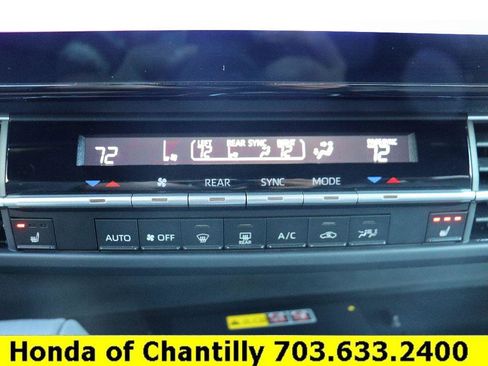 Used 2025 Toyota Sienna XLE Woodland Edition image 18