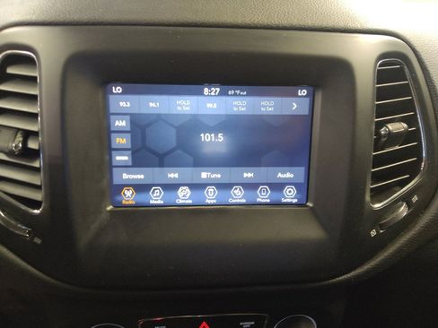 Used 2020 Jeep Compass Latitude w/ Cold Weather Group AWD/4WD image 25