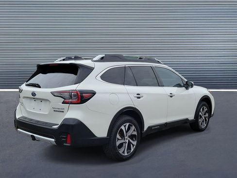 Used 2022 Subaru Outback Touring XT AWD/4WD image 3