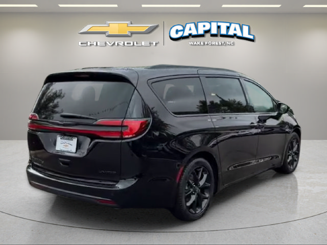 Used 2026 Chrysler Pacifica Limited w/ S Appearance Package FWD image 5