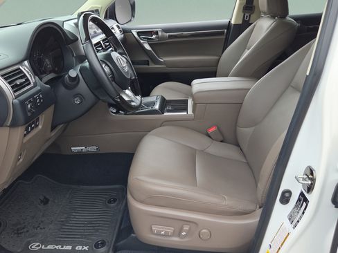 Used 2023 Lexus GX 460 Luxury w/ Accessory Package AWD/4WD image 9