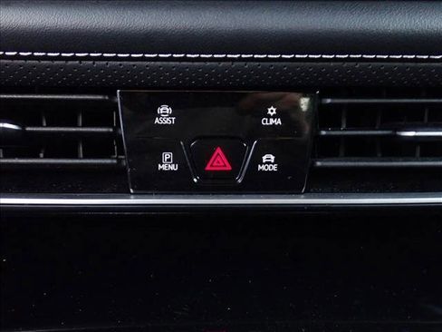 Used 2024 Volkswagen Atlas Cross Sport SE image 21