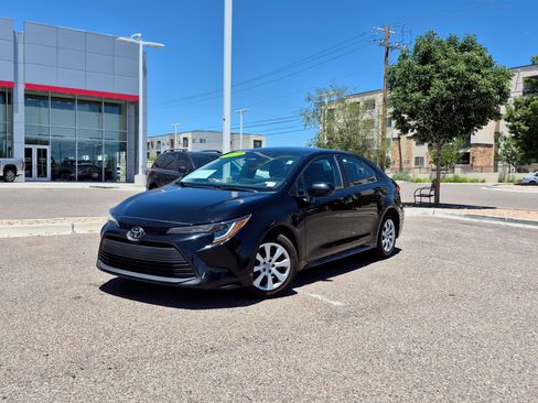 Used 2024 Toyota Corolla LE FWD image 1
