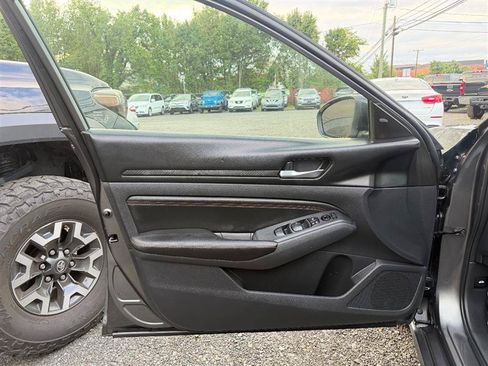 Used 2022 Nissan Altima 2.5 SR AWD/4WD image 12