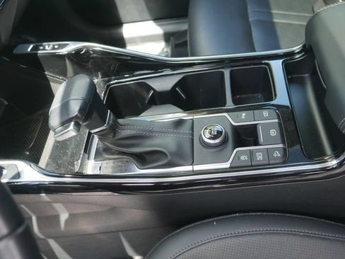 Used 2025 Kia Sorento SX FWD image 38