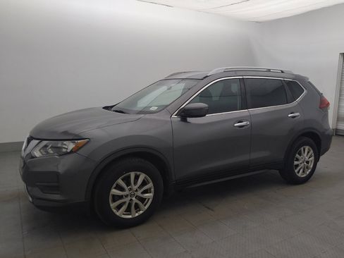 Used 2018 Nissan Rogue SV FWD image 2
