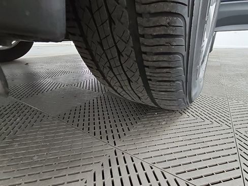 Used 2019 Chevrolet Equinox LS image 42