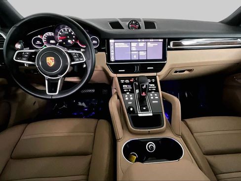 Used 2021 Porsche Cayenne AWD/4WD image 16