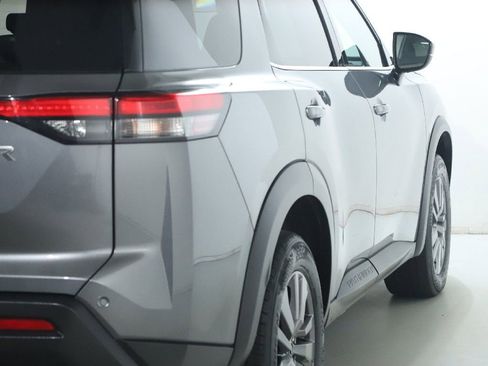 Used 2025 Nissan Pathfinder SV FWD image 47