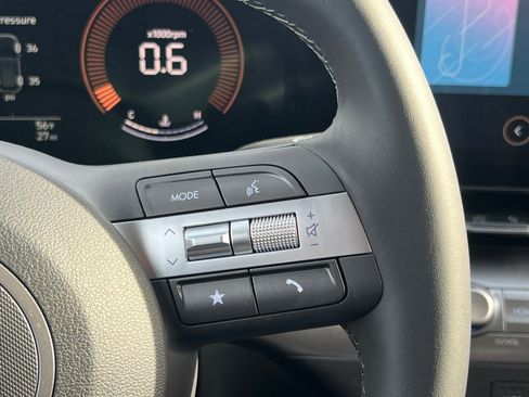 Used 2025 Hyundai Kona SEL image 27