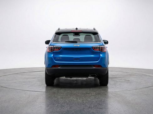 Used 2025 Jeep Compass Trailhawk image 7