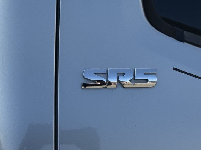 Used 2018 Toyota Tacoma SR5 RWD image 9