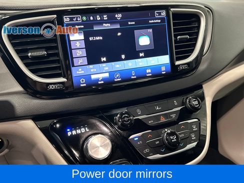 Used 2022 Chrysler Pacifica Touring-L FWD image 21