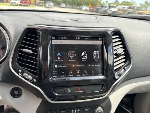 Used 2019 Jeep Cherokee Limited AWD/4WD image 22